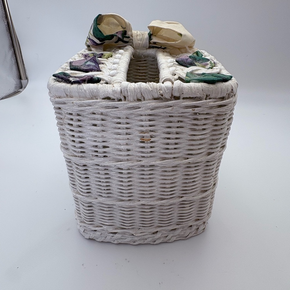 Vintage White Wicker Tissue Box with Paper Mache Decorative Bow - Picture 8 of 16